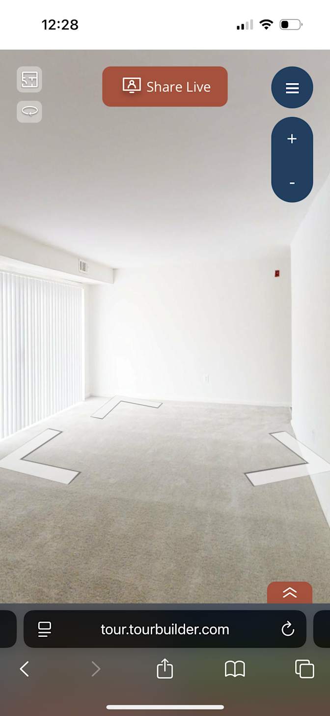 Polly Yazmine Weyer's room