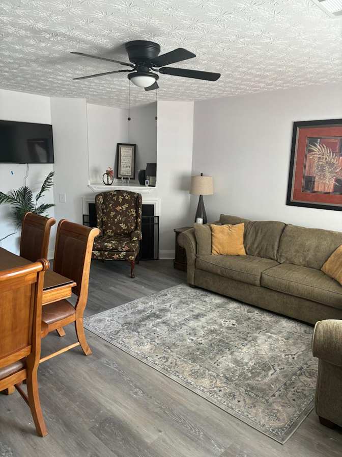 Alcove Rooms's room