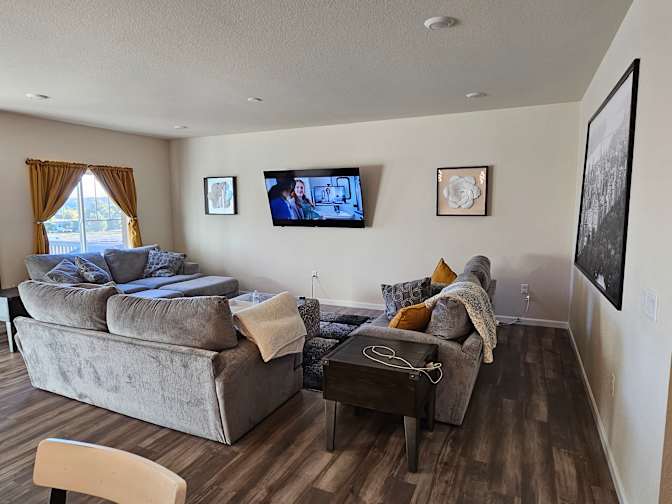 kenny's room