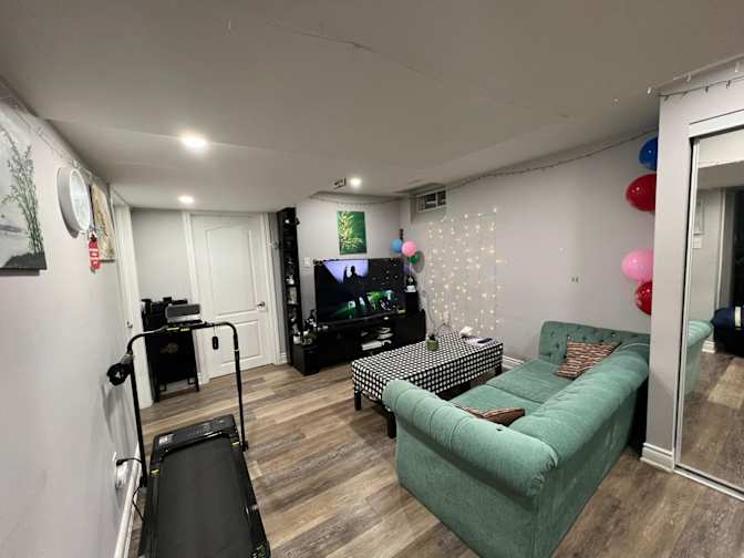 Jaspreet Sekhon's room