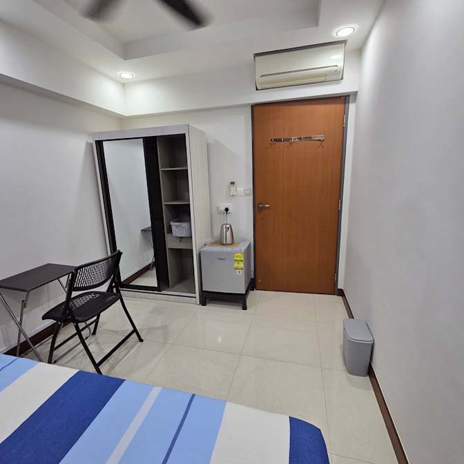 Viknes's room