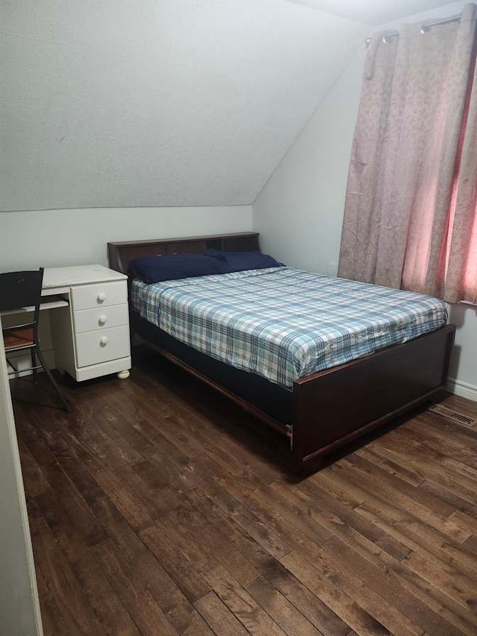 MARLENE D SANTOS's room