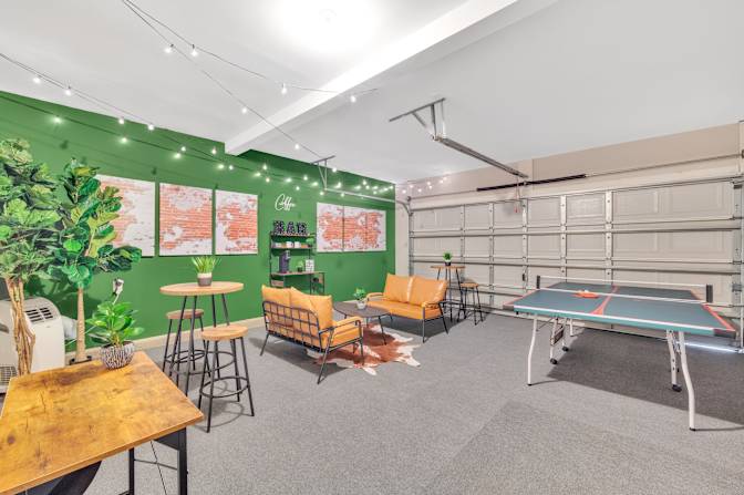 lifedoorrentals's room