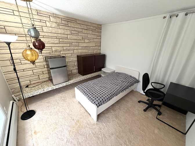 Saul's room