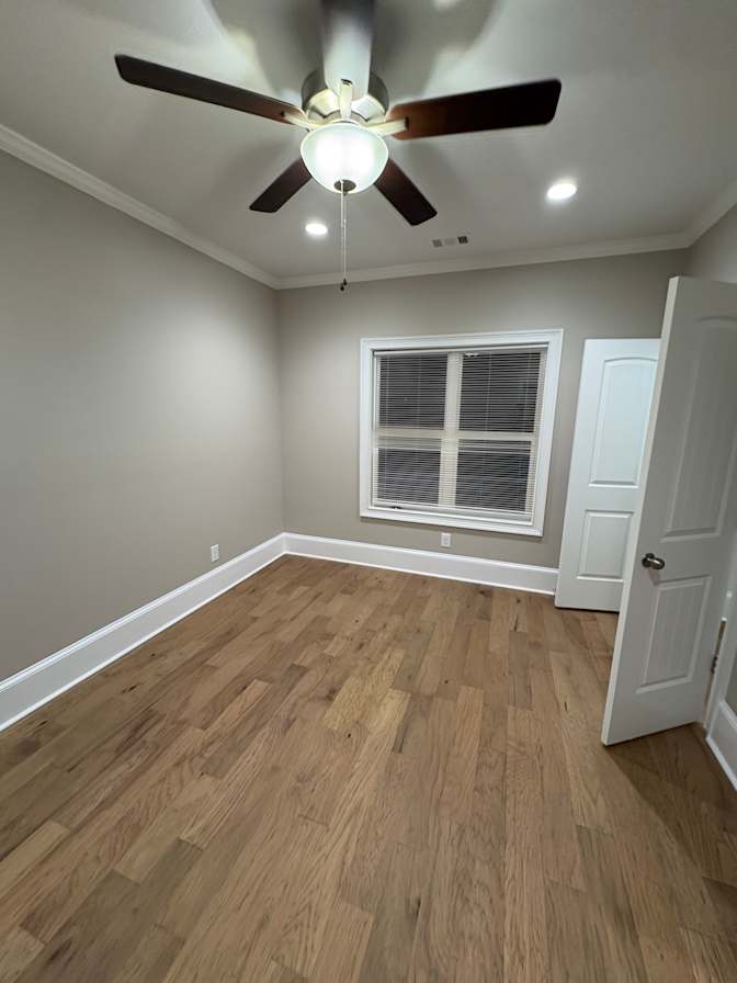 mercedes's room