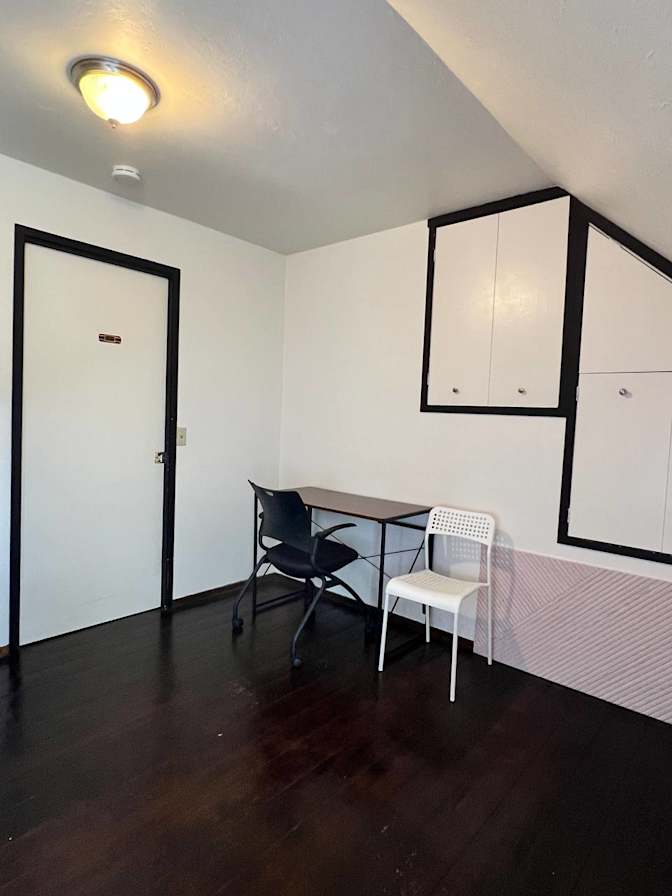 Julia Va's room