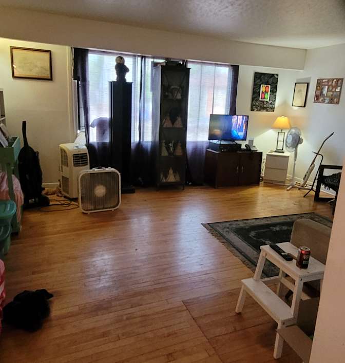 OL'DOCWATSON's room