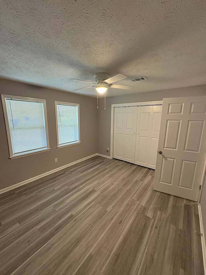 Alcove Rooms's room