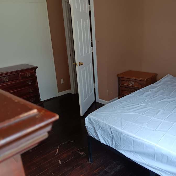 Dynelle's room