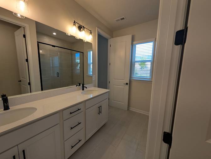 Alcove Rooms's room