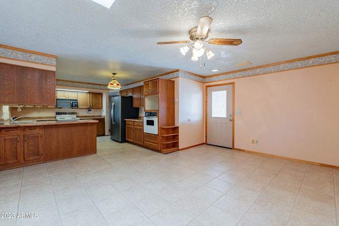 Avis's room