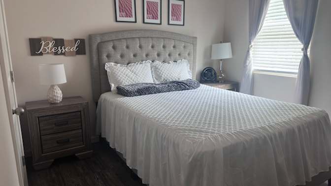 Sandy's room