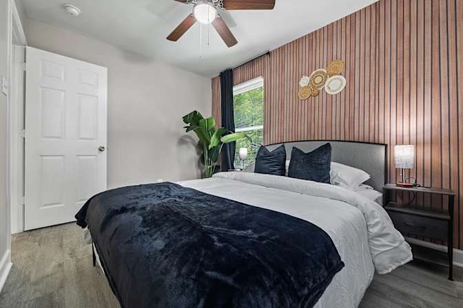 Alcove Rooms's room