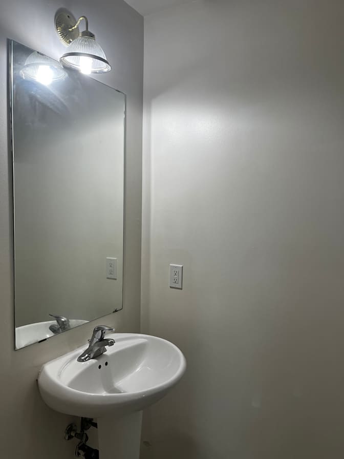 Henry Nguyen's room