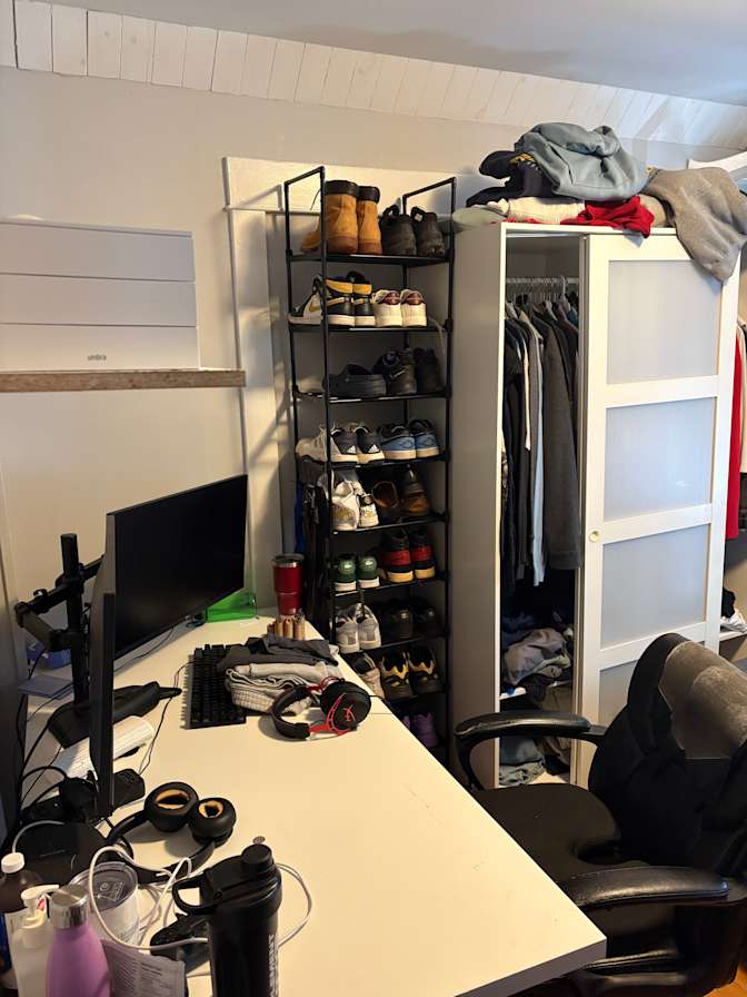 Connor Pierce's room