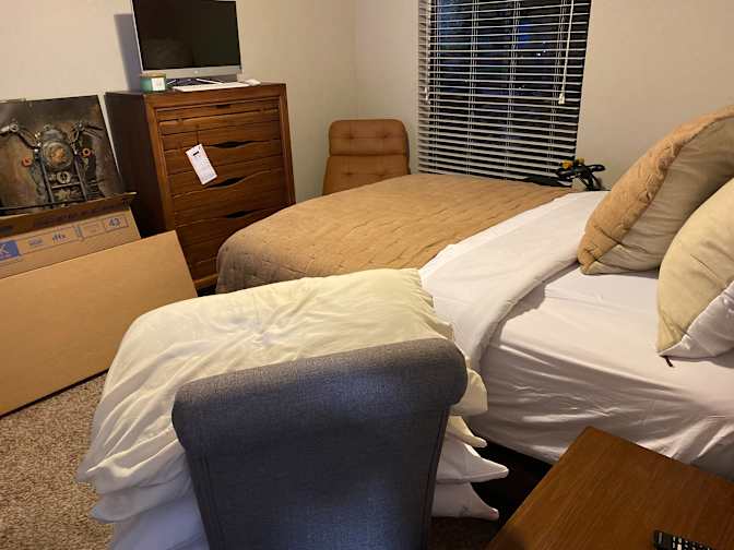 Charles hanohano's room