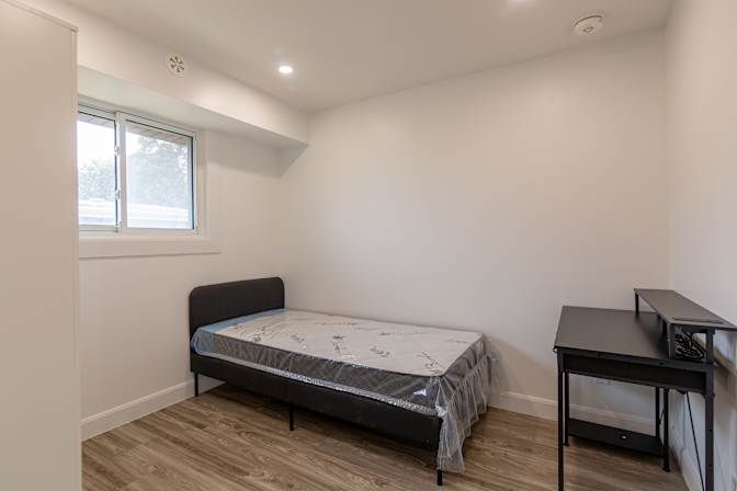 Linda Astafanos's room