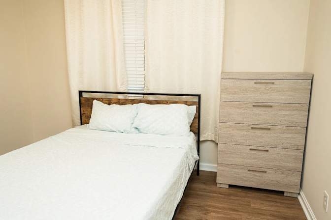 Alcove Rooms's room