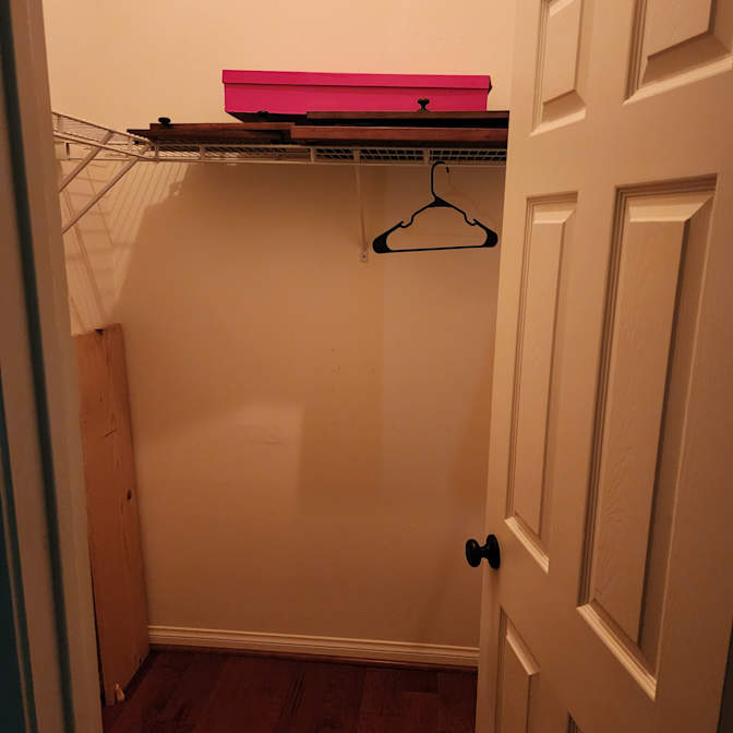 Mirna's room