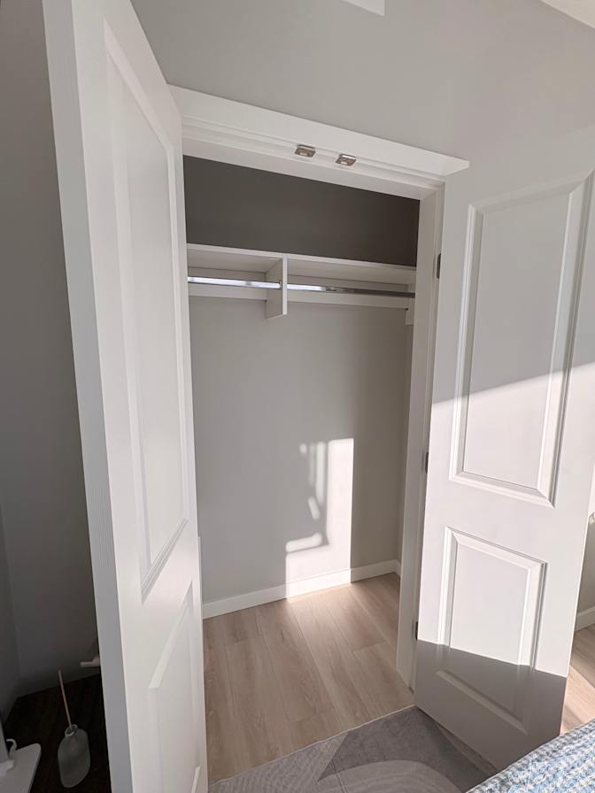Junsong Zhang's room