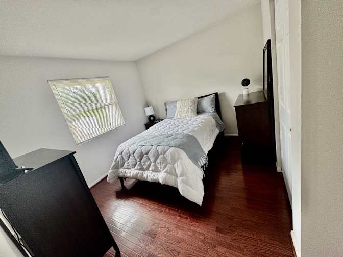 Liz's room