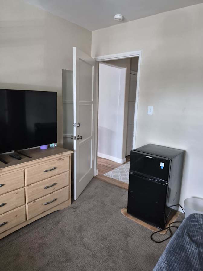 Leslie's room
