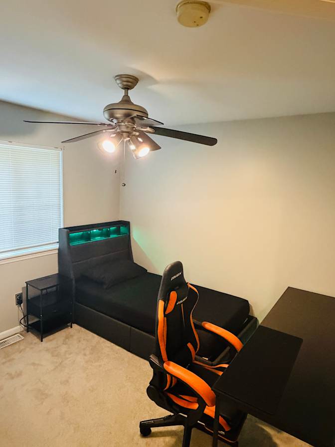 Farzad's room
