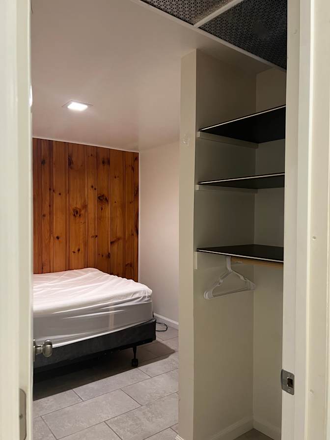 VIOLETA LOPEZ's room
