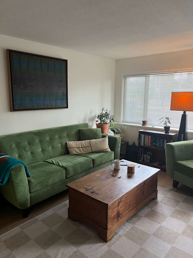 Adrian Pettyfer's room