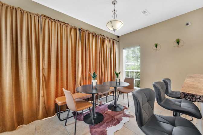 Dynamic Edge Property Solutions's room