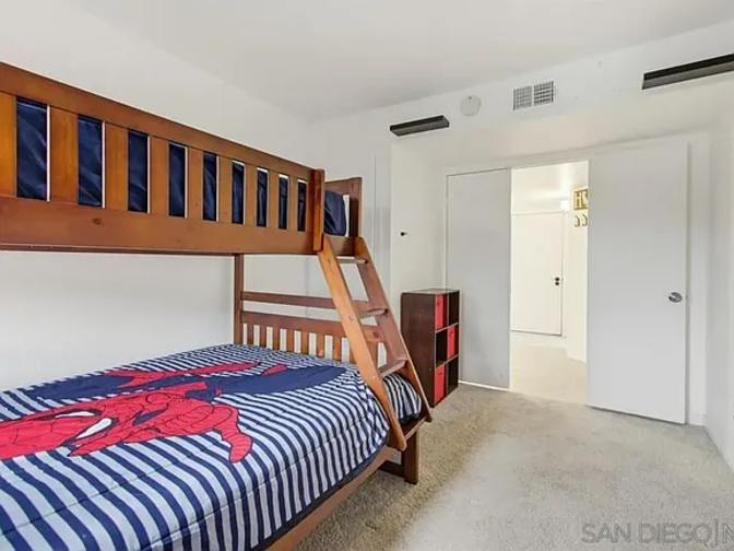 Carlos's room