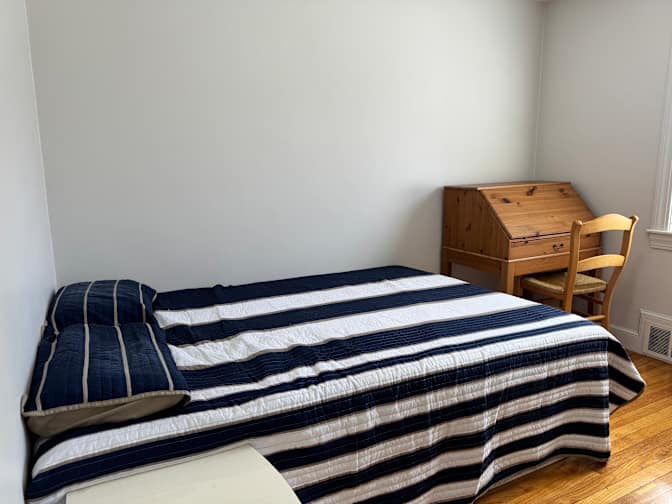 JACKIE HYOUNG's room