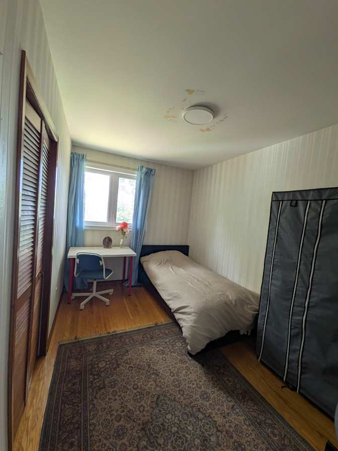 Shaheera R's room