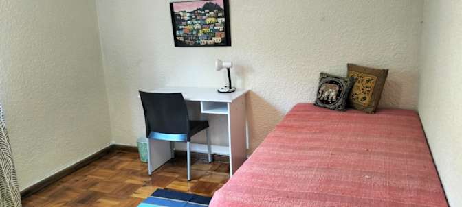 Leslie's room