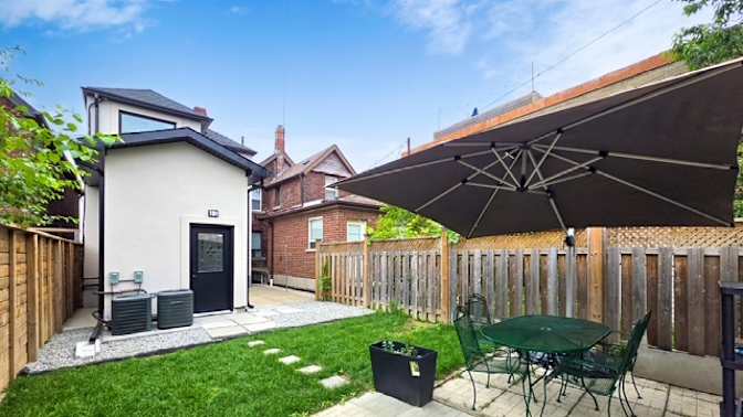 Tolobi Rental's room