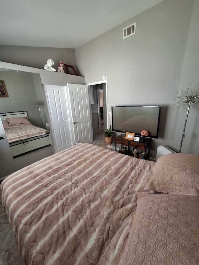 Zee's room