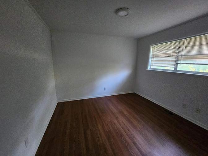 Alcove Rooms's room