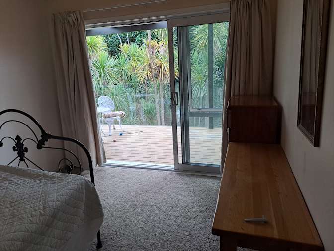 Dee's room
