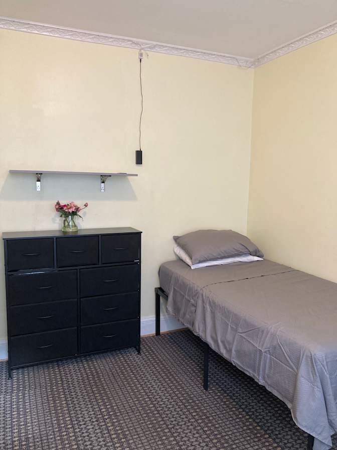 College Park Bed and Bath's's room