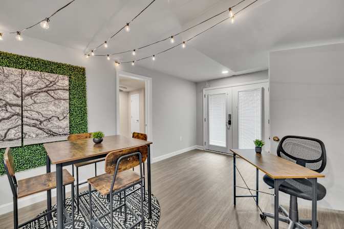 lifedoorrentals's room