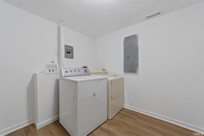 Alcove Rooms's room