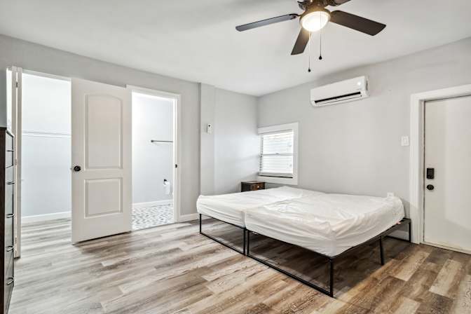 Didier's room