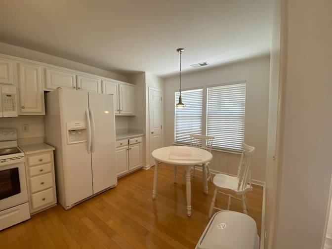 Alcove Rooms's room