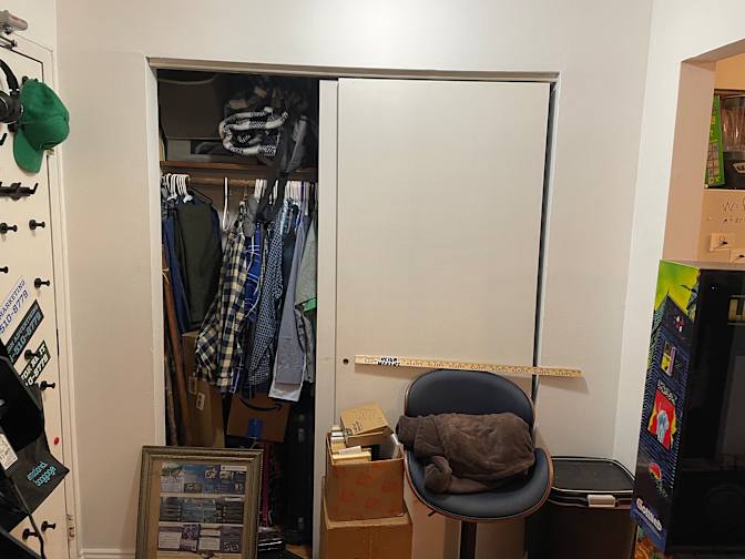 Large PRIVATE BEDROOM with Vanity Room Sink - Walk-in Closet - Danbury Connecticut's room