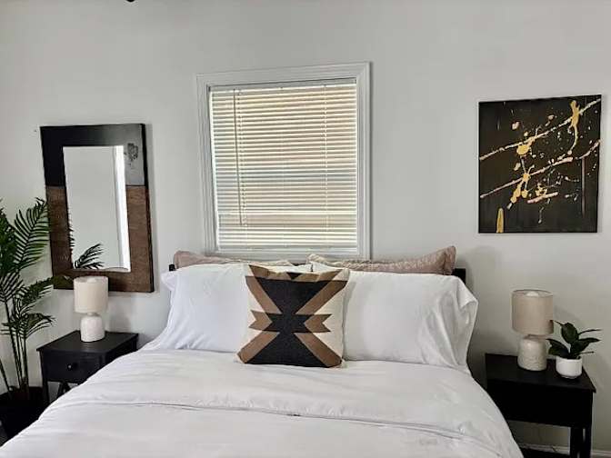 Alcove Rooms's room