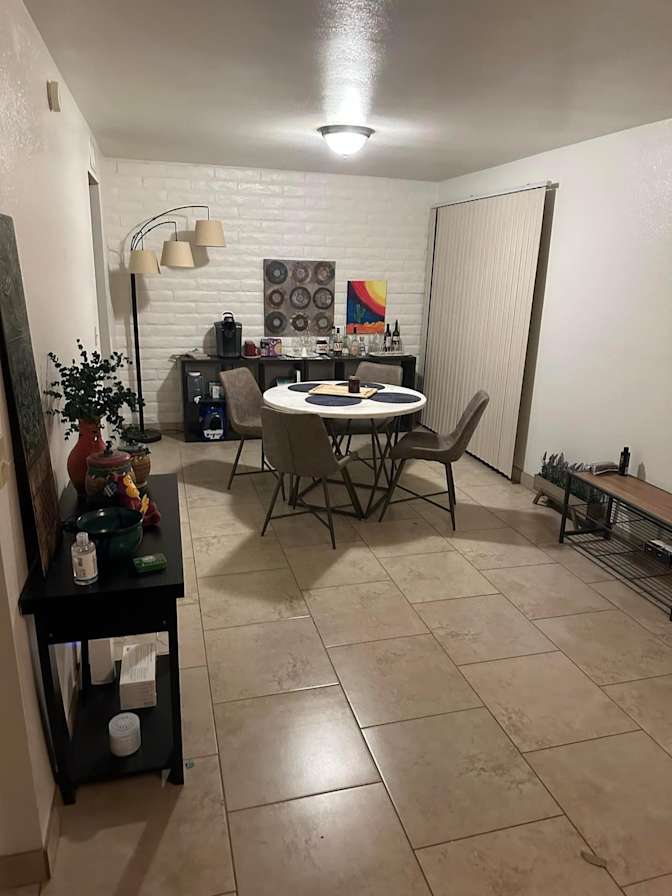 Jaunru's room