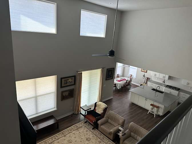 LINDA LEE's room