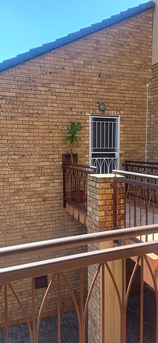 Nkhesani's room
