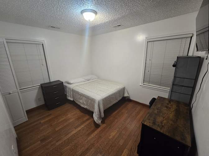 Luis's room