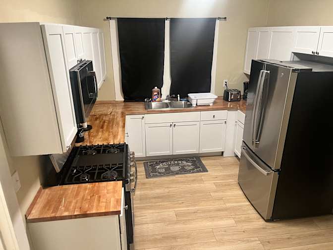 RL Homes's room